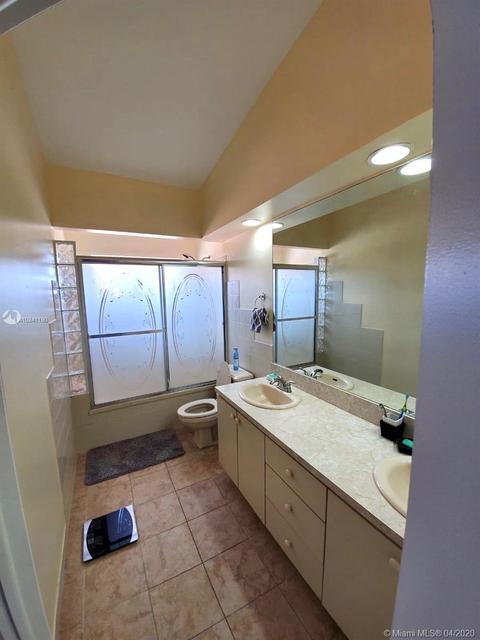 8564 NW 1st St, Miami, FL 33126 photo 10