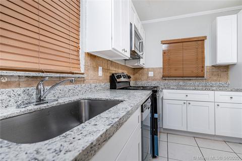 618 W 65th Dr, Hialeah, FL 33012 photo 12