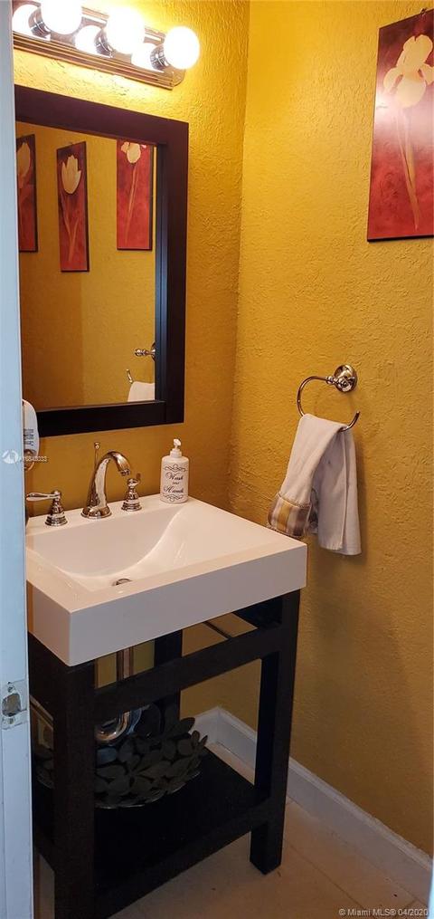 6865 W 2nd Ct, Hialeah, FL 33014 photo 6