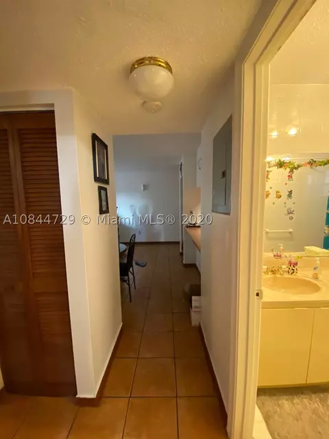 460 E 23rd St #307, Hialeah, FL 33013 photo 6