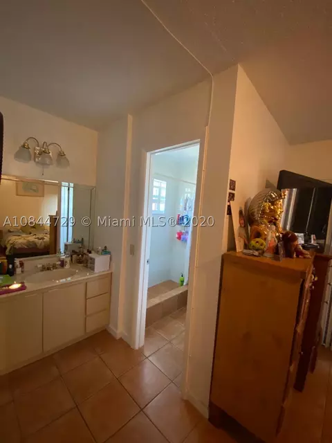 460 E 23rd St #307, Hialeah, FL 33013 photo 14
