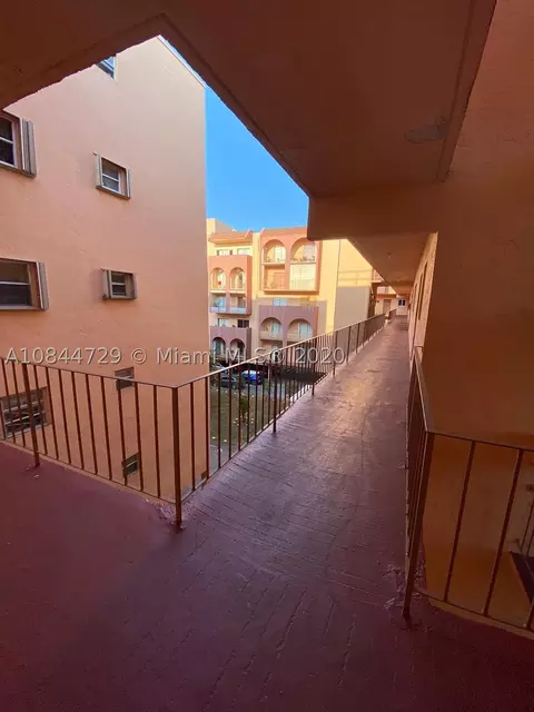 460 E 23rd St #307, Hialeah, FL 33013 photo 4