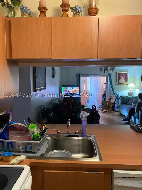 460 E 23rd St #307, Hialeah, FL 33013 photo 33