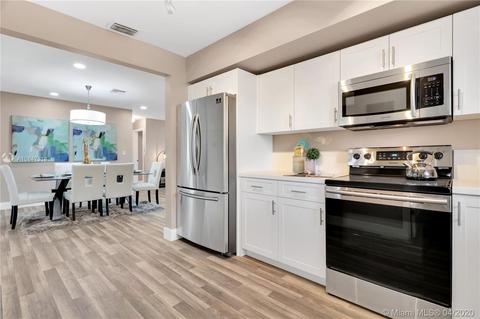 560 SE 3rd Ave, Pompano Beach, FL 33060 photo 5