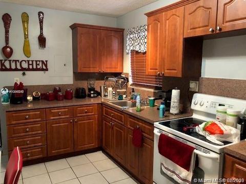 142 W 45th St, Hialeah, FL 33012 photo 2