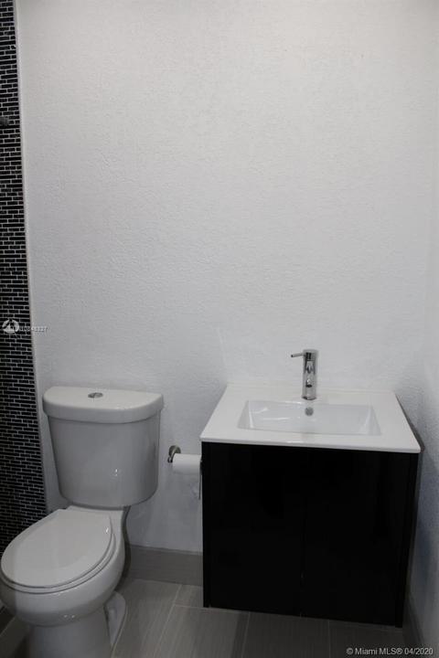 Undisclosed, Hialeah, FL 33014 photo 13