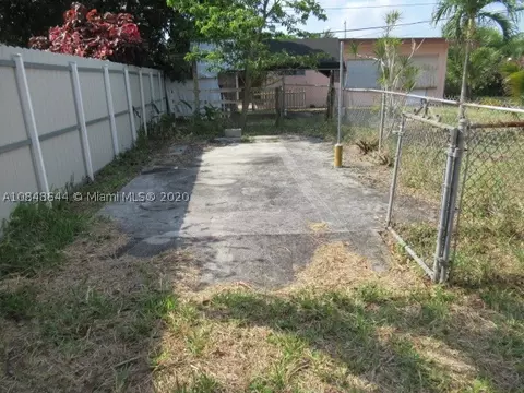 510 E 60th St, Hialeah, FL 33013 photo 2