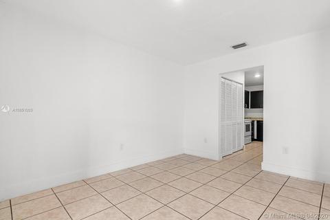 856 W 81st Pl, Hialeah, FL 33014 photo 9