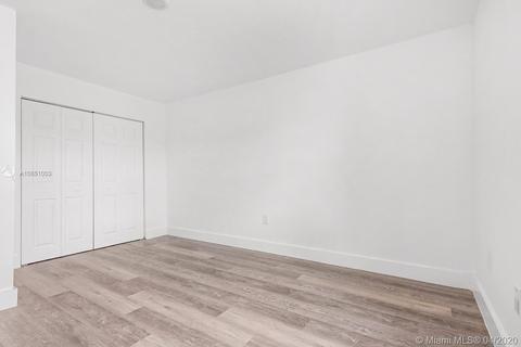 856 W 81st Pl, Hialeah, FL 33014 photo 7