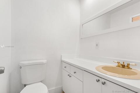 856 W 81st Pl, Hialeah, FL 33014 photo 4