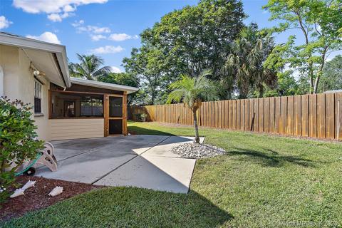 205 SE Villas St, Stuart, FL 34994 photo 5