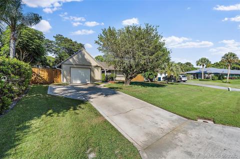 205 SE Villas St, Stuart, FL 34994 photo 1