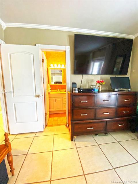 4631 W 8th Ct, Hialeah, FL 33012 photo 16