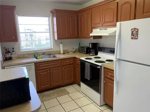 Undisclosed, Miami, FL 33143 photo 5