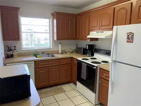 Undisclosed, Miami, FL 33143 photo 6