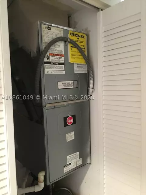 Undisclosed, Miami, FL 33143 photo 17