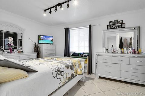 475 E 7th St, Hialeah, FL 33010 photo 8