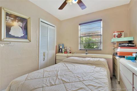 5190 E 9th Ln, Hialeah, FL 33013 photo 25