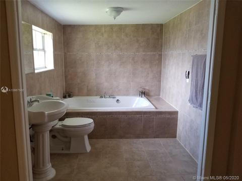 7360 W 14th Ct, Hialeah, FL 33014 photo 12