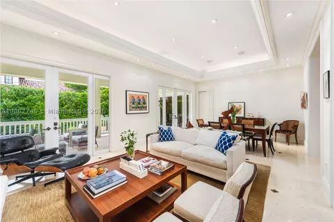 215 Buttonwood Dr, Key Biscayne, FL 33149 photo 2