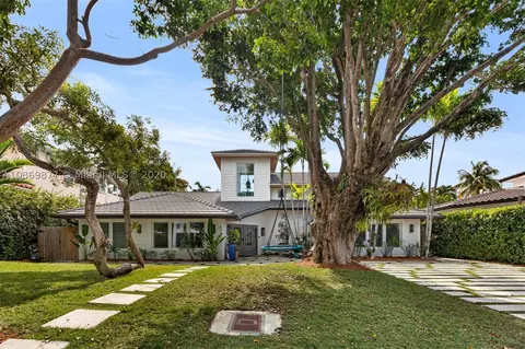 677 Ridgewood Rd, Key Biscayne, FL 33149 photo 1