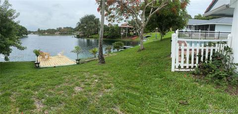 7411 Sabal Dr, Miami Lakes, FL 33014 photo 3