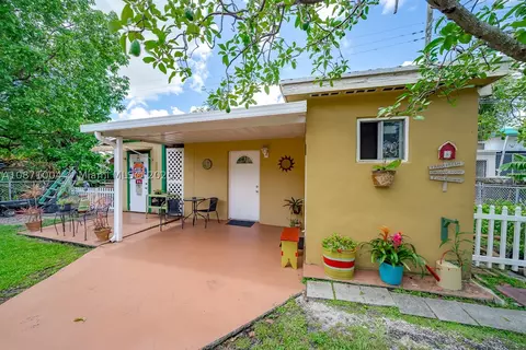 34 E 45th St, Hialeah, FL 33013 photo 4
