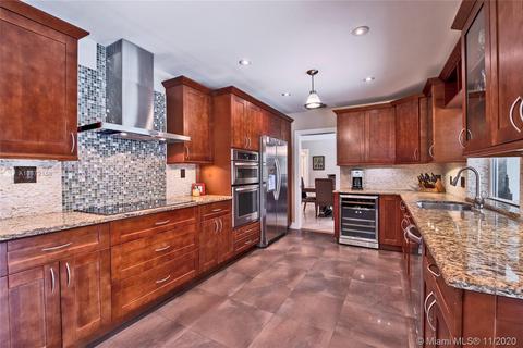 6751 Gleneagle Dr, Miami Lakes, FL 33014 photo 3