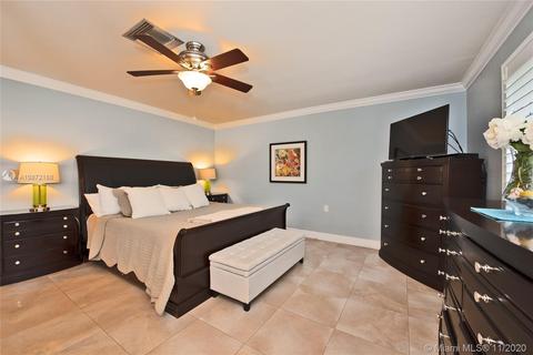 6751 Gleneagle Dr, Miami Lakes, FL 33014 photo 9