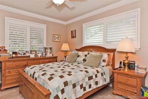 6751 Gleneagle Dr, Miami Lakes, FL 33014 photo 18
