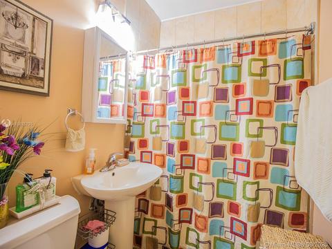 4735 E 8th Ln, Hialeah, FL 33013 photo 8