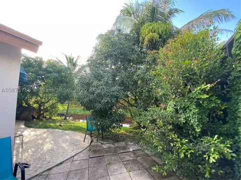 814 E Palm Run Dr, North Lauderdale, FL 33068 photo 14