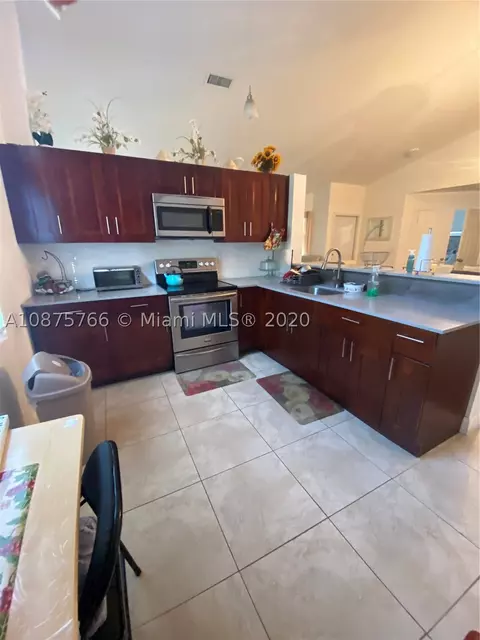 814 E Palm Run Dr, North Lauderdale, FL 33068 photo 4