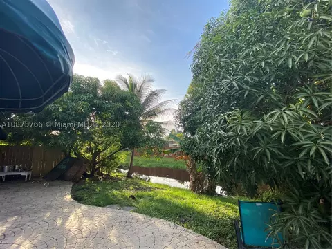 814 E Palm Run Dr, North Lauderdale, FL 33068 photo 15