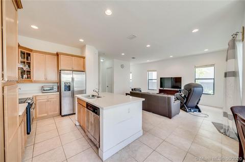 3267 W 97th Ter, Hialeah, FL 33018 photo 10