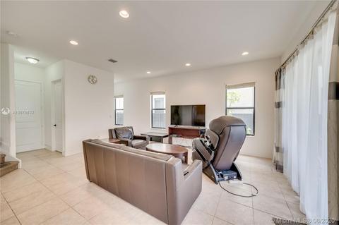 3267 W 97th Ter, Hialeah, FL 33018 photo 14