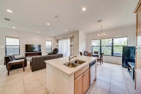 3267 W 97th Ter, Hialeah, FL 33018 photo 11