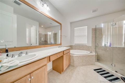 3267 W 97th Ter, Hialeah, FL 33018 photo 19