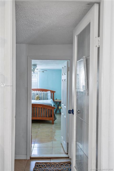 450 NW 89th St, El Portal, FL 33150 photo 15