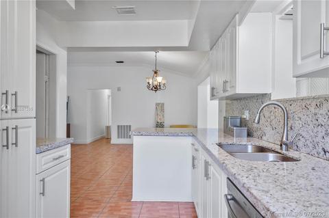 450 NW 89th St, El Portal, FL 33150 photo 11