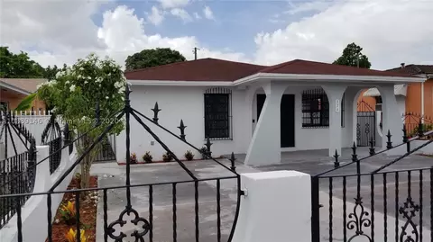 576 E 11th St, Hialeah, FL 33010 photo 1