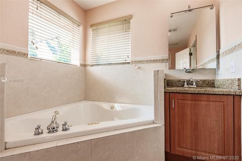 755 E 9th Ln, Hialeah, FL 33010 photo 29