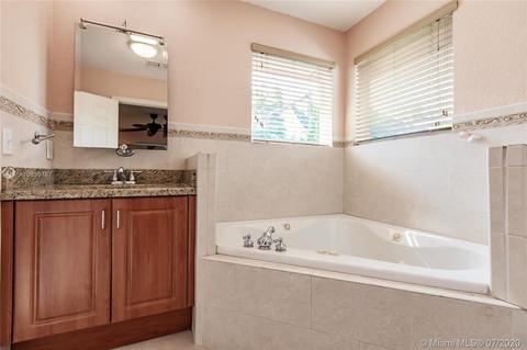 755 E 9th Ln, Hialeah, FL 33010 photo 28