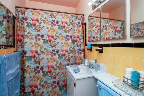 1530 E 6th Ct, Hialeah, FL 33010 photo 7