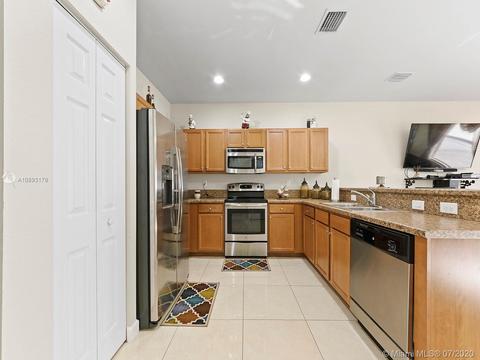 8863 W 35th Ct, Hialeah, FL 33018 photo 10