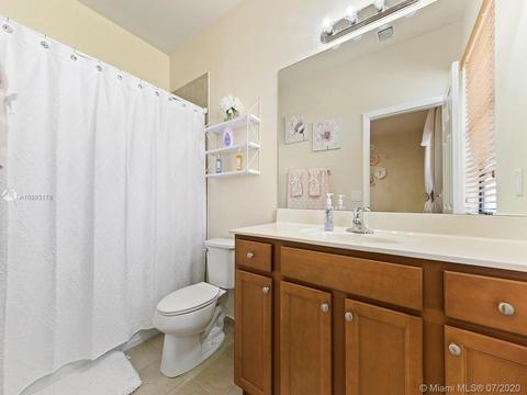 8863 W 35th Ct, Hialeah, FL 33018 photo 38