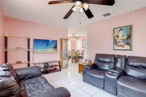 812 E 29th St, Hialeah, FL 33013 photo 4