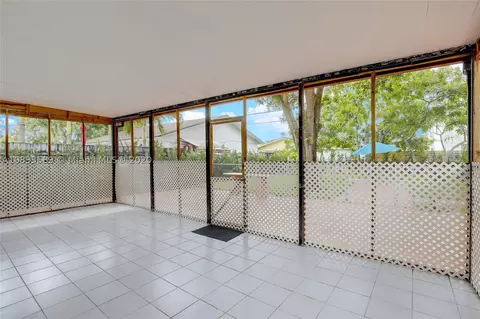 812 E 29th St, Hialeah, FL 33013 photo 23