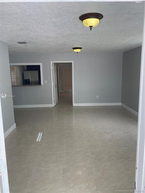 835 W 77th St, Hialeah, FL 33014 photo 4