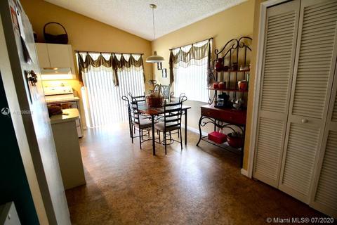 5324 Pine Cir, Coral Springs, FL 33067 photo 6